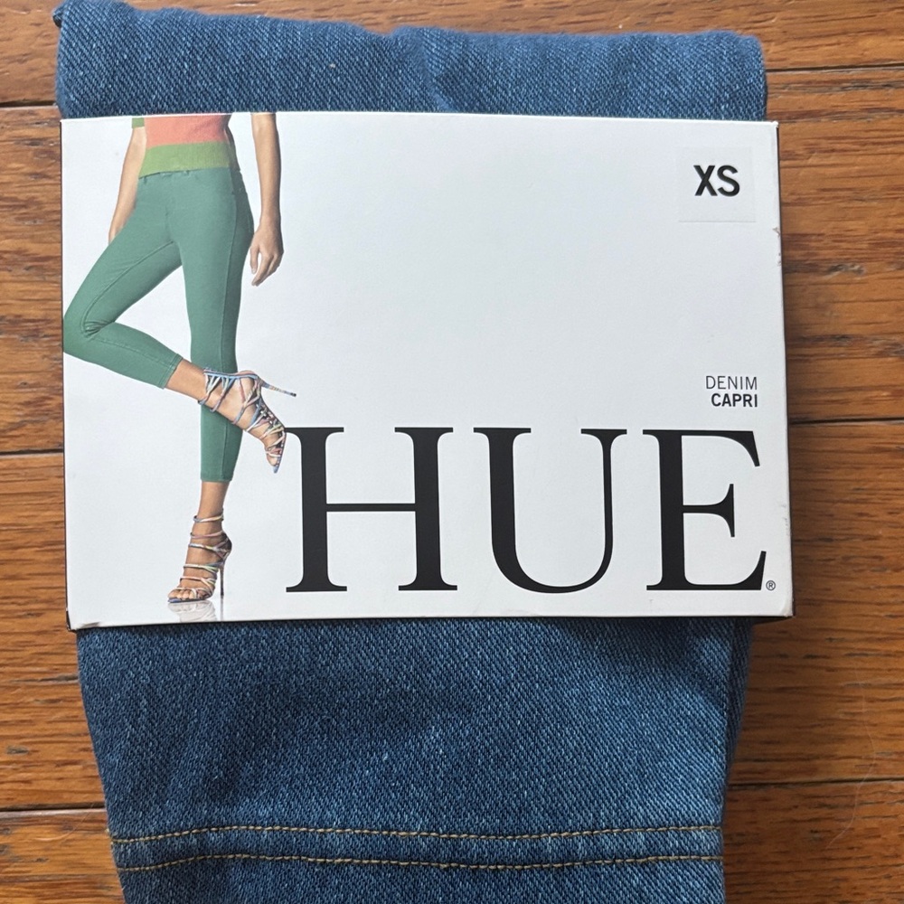 HUE Stylish Blue Denim Capris